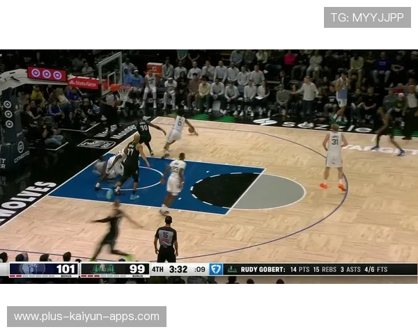 NBA篮板争抢的激烈瞬间：跌倒三人震撼全场